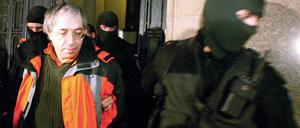 Gregorian Bivolaru 2004 nach einer Gerichtsverhandlung in Bukarest.