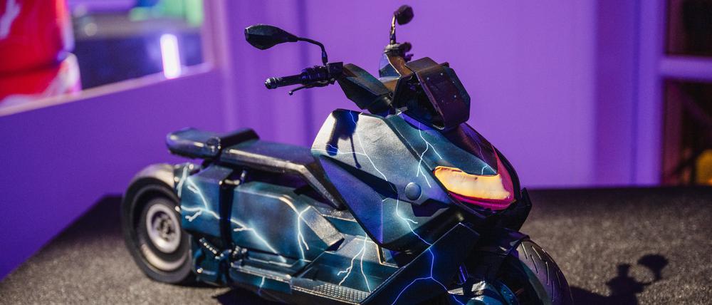 Ausstellung Industriestandort Berlin mit BMW-Motorrad.