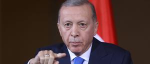 Erdogan am 17.11.2023 bei einer Pressekonferenz in Deutschland.