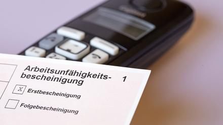 Immer öfter melden sich die Deutschen krank: 2023 waren die Fehlzeiten erneut auf einem Höchststand. 