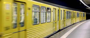 U-Bahn im Bahnhof Pankow.
