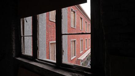 Potsdam, 16.05.2023 / Lokales / Krampnitz, Stadtquartier, Stadtviertel, Baustart-Fest, BUWOG, Haus, Gebäude, Gebaeude, Foto: Ottmar Winter PNN ACHTUNG: Foto ist ausschließlich für redaktionelle Berichterstattung der PNN und des TGSP! Eine kommerzielle Nutzung, z.B. Werbung, ist ausgeschlossen. Die Weitergabe an nicht autorisierte Dritte, insbesondere eine weitergehende Vermarktung über Bilddatenbanken, ist unzulässig.