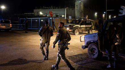 Israelische Soldaten am Ort einer Geiselübergabe.