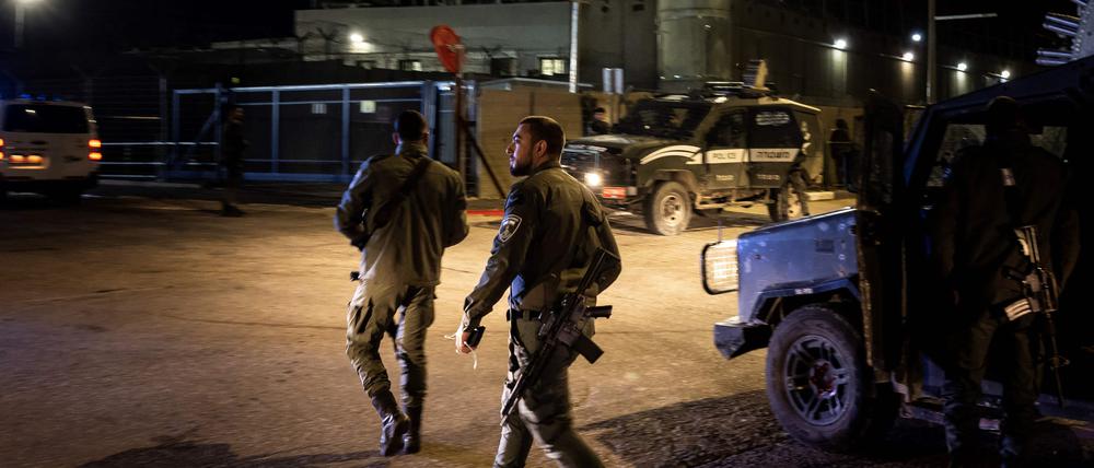 Israelische Soldaten am Ort einer Geiselübergabe.