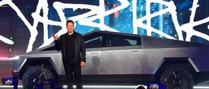 Tesla-Chef Elon Musk vor dem Cybertruck.