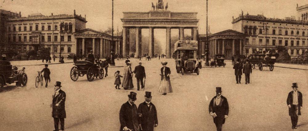 „Der Zylinder ist für viele das Symbol des eleganten Mannes“,  befindet der Ich-Erzähler in Edmund Edels episodenhaftem Roman „Mein Freund Felix“.