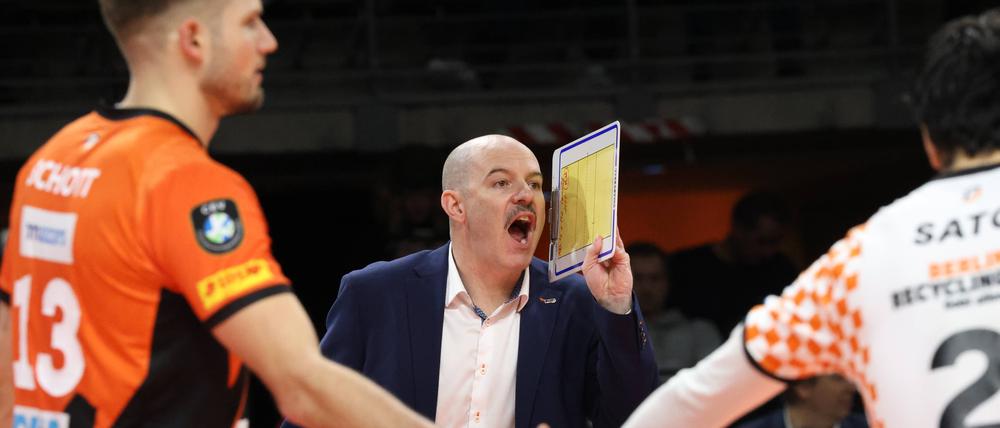 „Nicht den Kopf hängen lassen!“ Trainer Joel Banks kann der Niederlage auch Positives abgewinnen.