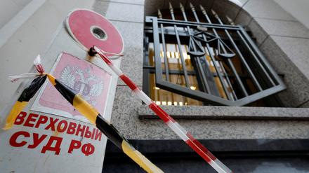 A view shows the building of Russia’s Supreme Court following a hearing to consider a request by the Ministry of Justice to recognize the LGBTQ movement as extremist in Moscow, Russia, November 30, 2023. A sign reads: "Supreme Court of the Russian Federation". REUTERS/Maxim Shemetov