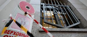 A view shows the building of Russia’s Supreme Court following a hearing to consider a request by the Ministry of Justice to recognize the LGBTQ movement as extremist in Moscow, Russia, November 30, 2023. A sign reads: "Supreme Court of the Russian Federation". REUTERS/Maxim Shemetov