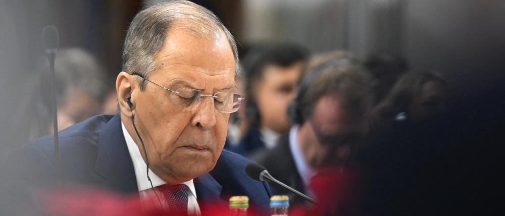 Russlands Außenminister Sergej Lawrow kritisiert die OSZE als „Anhängsel der NATO“.