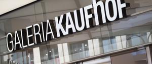Der Schriftzug Galeria Kaufhof ist an einer Filiale der Warenhauskette Galeria Karstadt Kaufhof angebracht. 