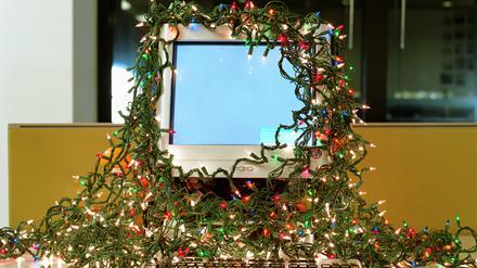 Weihnachtsfeier im Kreis der Kolleginnen: Lieber nicht in den Büroräumen, sagt ein Experte.
