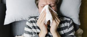 Neben dem Coronavirus gibt es für diese Zeit ungewöhnlich viele Rhinovirusinfektionen (Erkältungen) sowie zunehmend RSV- und Grippefälle.