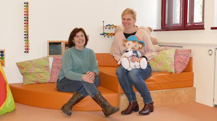 Christina Hartmann und Katja Mahn haben die Traglinge gemeinsam ins Leben gerufen und bauen das Programm, das mit der Frühchenversorgung begann, immer weiter aus.
