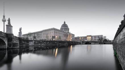 Das Berliner Schloss, Humboldt Forum, Berlin Mitte, Berlin, Deutschland, Europa, 2022, Europa *** the Berlin Castle, Humboldt Forum, Berlin Center, Berlin, Germany, Europe, 2022, Europe Copyright: imageBROKER/FotoatelierxBerlin iblbdh08497157.jpg Bitte beachten Sie die gesetzlichen Bestimmungen des deutschen Urheberrechtes hinsichtlich der Namensnennung des Fotografen im direkten Umfeld der VerÃ¶ffentlichung