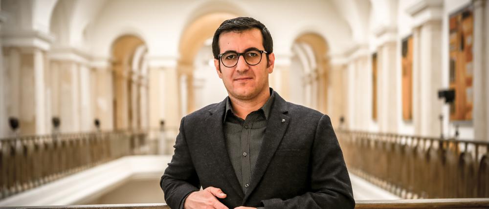 Der Berliner Abgeordnete Jian Omar (Grüne).
