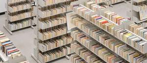 Schlaraffenland Buch: Blick in die Ausstellung „Read“ von Elmgreen & Dragset.