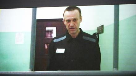 Dieses Foto einer Live-Übertragung zeigt Alexej Nawalny, Oppositionspolitiker aus Russland, während einer Anhörung vor dem Obersten Gerichtshof. 