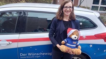Kleine und große Freuden: Eva Götze, beim ASB zuständig für den Wünschewagen. 