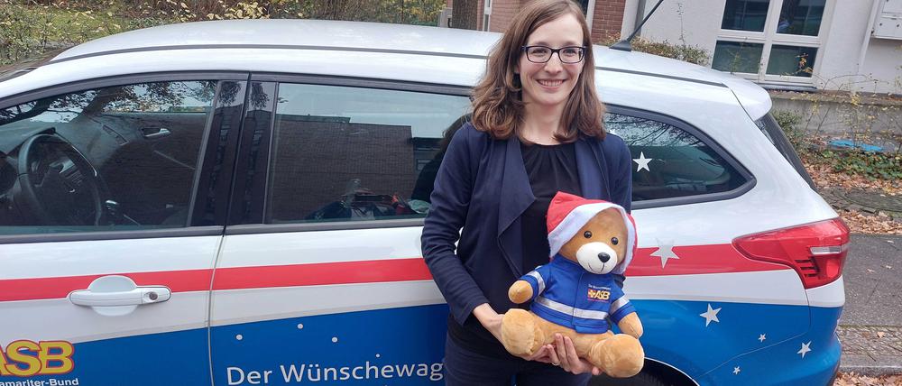 Kleine und große Freuden: Eva Götze, beim ASB zuständig für den Wünschewagen. 