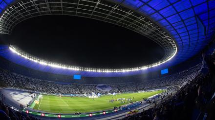 Groß gegen klein. Ins Olympiastadion passt die Gemeinde Spiesen-Elversberg fast sechsmal.