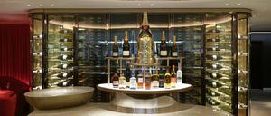 Ein Traum in Rot, Gold und Creme. Die neue Champagner-Bar im KaDeWe.