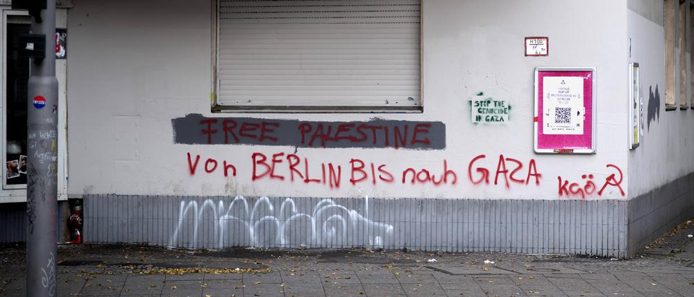 Die Sonnenallee, das Zentrum des arabischen Berlins, war seit dem tödlichen Terror der Hamas in Israel am 7. Oktober und dem Krieg von Israel in Gaza Schauplatz mehrerer pro-palästinensischer Demonstrationen.