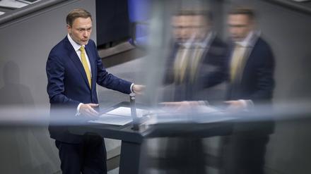 Christian Lindner FDP, Bundesminister der Finanzen, bei der Debatte zum Nachtragshaushaltsgesetztes im Deutschen Bundestag. 