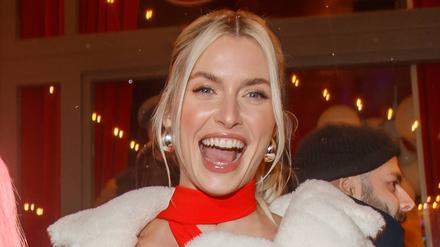 Lena Gercke bei der LeGer’s Holly Jolly Christmas Party im Coccodrillo im Volkspark am Weinberg in Berlin.