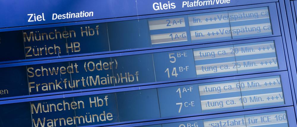 Rund 75 Prozent der Fernverkehrszüge seien durch mindestens eine Baustelle ausgebremst worden, heißt es.