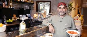 Bülent Demir in seiner „Pastaia Vinoteca“ in der Friedrich-Ebert-Straße.