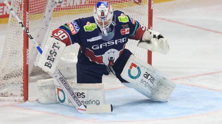 Wie schon beim 3:1 gegen Frankfurt zeigte Eisbären-Torwart Jake Hildebrand auch in Mannheim eine starke Leistung.
