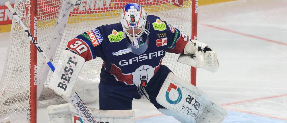 Wie schon beim 3:1 gegen Frankfurt zeigte Eisbären-Torwart Jake Hildebrand auch in Mannheim eine starke Leistung.