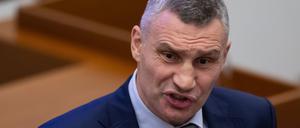 Sachsen, Leipzig: Vitali Klitschko, Oberbürgermeister der Stadt Kiew, spricht am 15.11.2023 im Stadtrat.