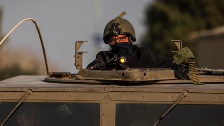 Ein israelischer Soldat nach dem Ende einer siebentägigen Waffenruhe. 