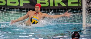 Spandaus Torwart Laszlo Baksa wird in Athen besonders gefordert sein.