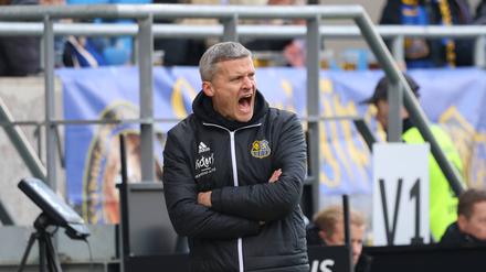 Nun geht es gegen Frankfurt. Trainer Rüdiger Ziehl will mit Saarbrücken in die nächste Runde.