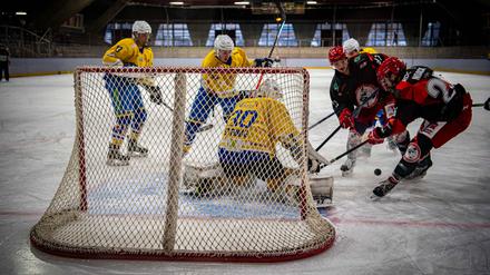 FASS Berlin schlug den ES Weißwasser im Erika-Heß-Eisstadion mit 8:4.