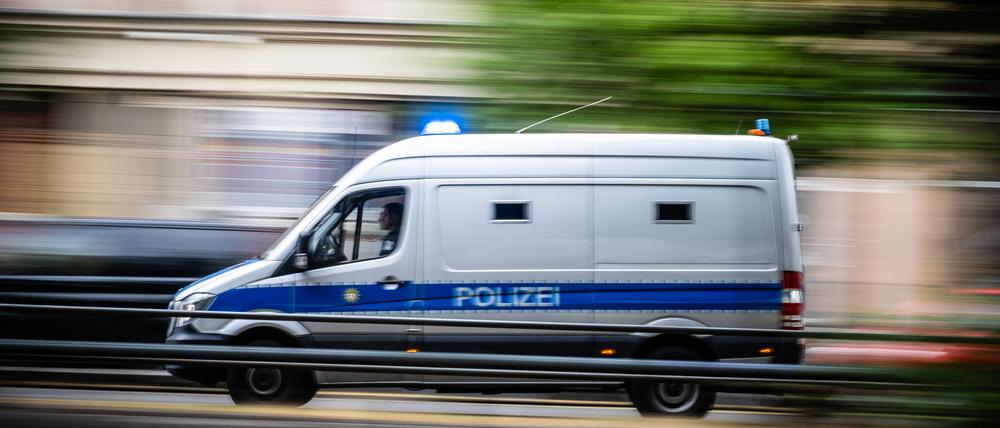 In Neu-Hohenschönhausen nahm die Polizei einen mutmaßlichen Autodieb fest.