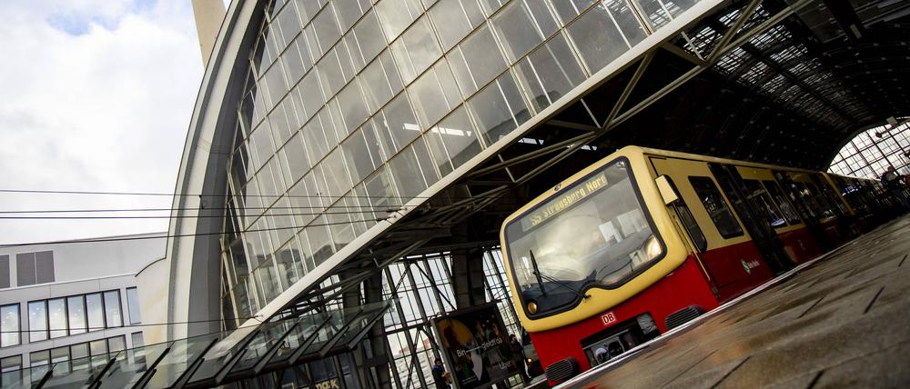 S-Bahn Zug am Alexanderplatz (Archivbild)