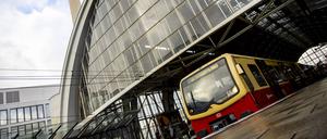 S-Bahn Zug am Alexanderplatz (Archivbild)