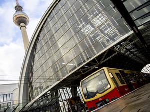S-Bahn Zug am Alexanderplatz (Archivbild)