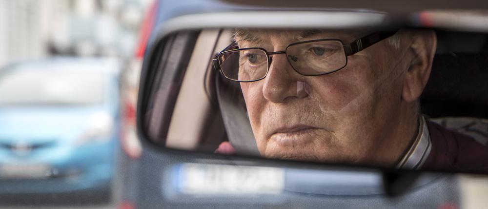Laut Plänen der EU sollen ältere Autofahrer in Zukunft bei einer Verlängerung ihres Führerscheins bestätigen, dass sie fit genug zum Fahren sind.
