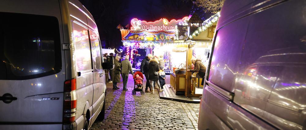 Weihnachtsmarkt Sicherheit Brandenburgerstrasse, Potsdam 04.12.2023 Foto: Sebastian Gabsch