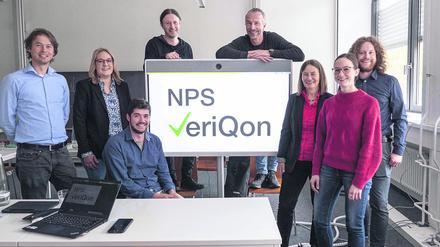 Das Team des Projektes NPS VeriQon von links nach rechts: Felix Rudolphi, Sara Seiffert, Till Orth, Robert Müller, Torsten Schönberger, Beate Paulus, Anna Wernbacher, Vincent Pohl.