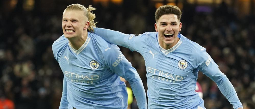 Manchester City mit Erling Haaland (l.) und Julian Alvarez und die anderen Klubs bescheren der Premier League einen Rekordvertrag.