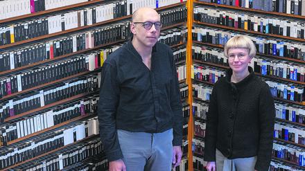 Jan Lazardzig und Lisa-Frederike Seidler vom Institut für Theaterwissenschaft wollen alle Seiten der Universitätsgeschichte erforschen. 