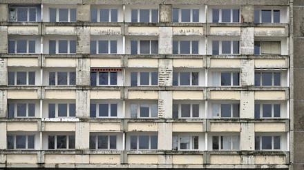 Potsdam, 21.11.2023 / Lokales / Staudenhof, Wohnblock, DDR-Plattenbau, Aussenansicht, Foto: Ottmar Winter PNN ACHTUNG: Foto ist ausschließlich für redaktionelle Berichterstattung der PNN und des TGSP! Eine kommerzielle Nutzung, z.B. Werbung, ist ausgeschlossen. Die Weitergabe an nicht autorisierte Dritte, insbesondere eine weitergehende Vermarktung über Bilddatenbanken, ist unzulässig.