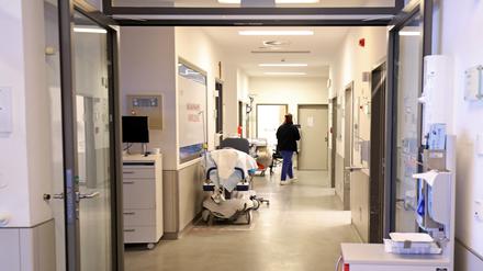 Potsdam, 17.02.2023 / Lokales / Alexianer St. Josefs-Krankenhaus, Josefs-​Krankenhaus, Notaufnahme, Symbolfoto, Foto: Ottmar Winter PNN ACHTUNG: Foto ist ausschließlich für redaktionelle Berichterstattung der PNN und des TGSP! Eine kommerzielle Nutzung, z.B. Werbung, ist ausgeschlossen. Die Weitergabe an nicht autorisierte Dritte, insbesondere eine weitergehende Vermarktung über Bilddatenbanken, ist unzulässig.