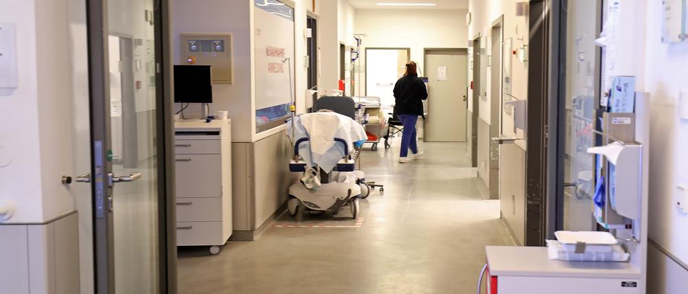 Potsdam, 17.02.2023 / Lokales / Alexianer St. Josefs-Krankenhaus, Josefs-Krankenhaus, Notaufnahme, Symbolfoto, Foto: Ottmar Winter PNN ACHTUNG: Foto ist ausschließlich für redaktionelle Berichterstattung der PNN und des TGSP! Eine kommerzielle Nutzung, z.B. Werbung, ist ausgeschlossen. Die Weitergabe an nicht autorisierte Dritte, insbesondere eine weitergehende Vermarktung über Bilddatenbanken, ist unzulässig.